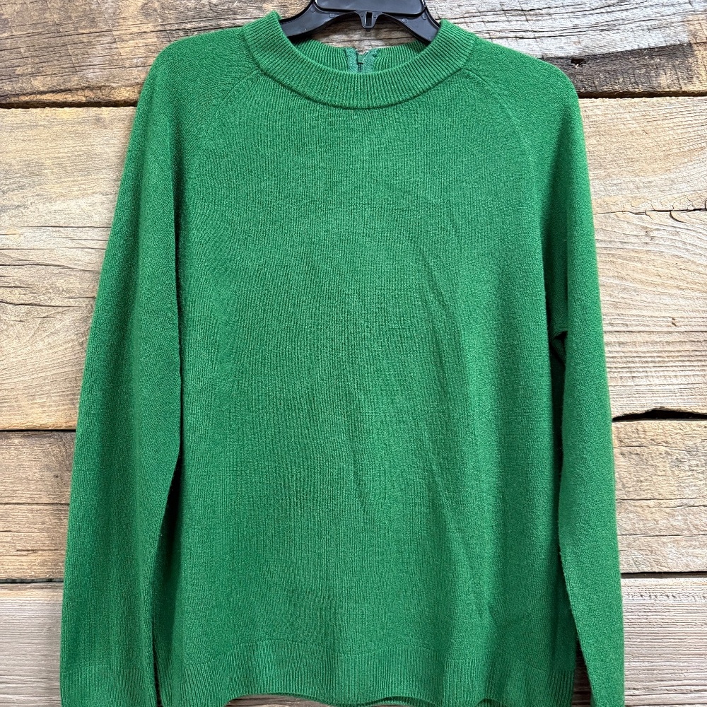 Lisa International green crewneck long sleeve sweater, XL